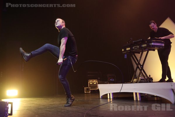 FUTURE ISLANDS - 2022-11-07 - PARIS - Olympia - 